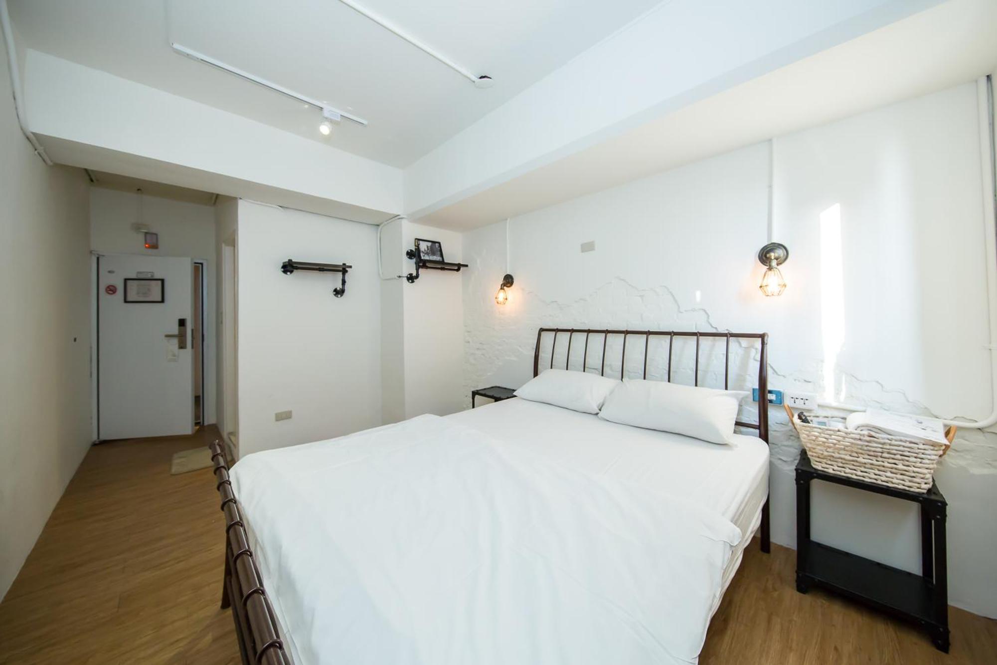 Mr. Lobster'S Secret Den Design Hostel Тайбэй Номер фото